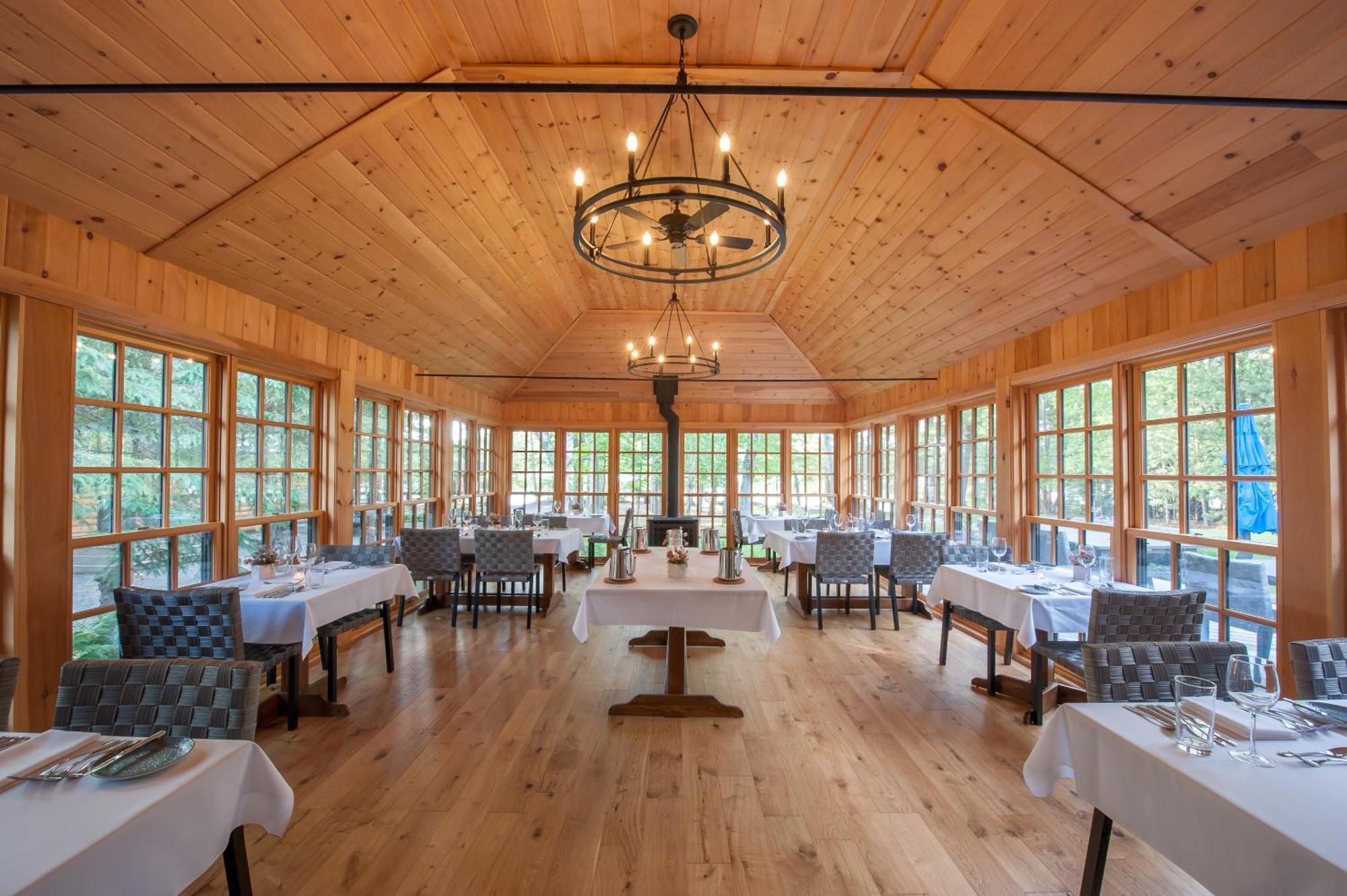 Haliburton Post House Hotel Minden Exterior foto