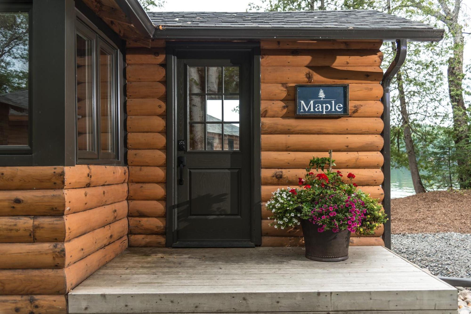 Haliburton Post House Hotel Minden Exterior foto