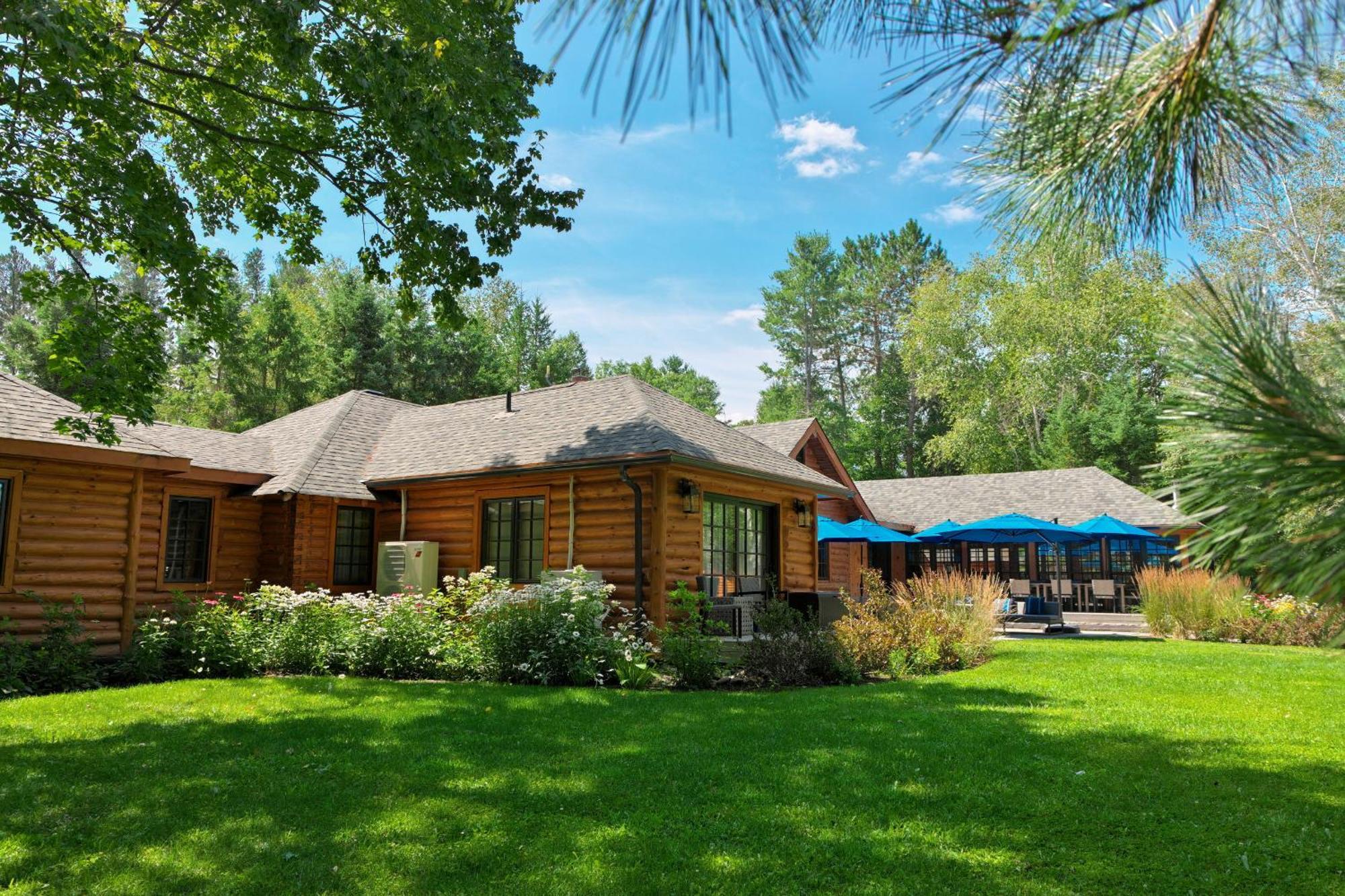 Haliburton Post House Hotel Minden Exterior foto