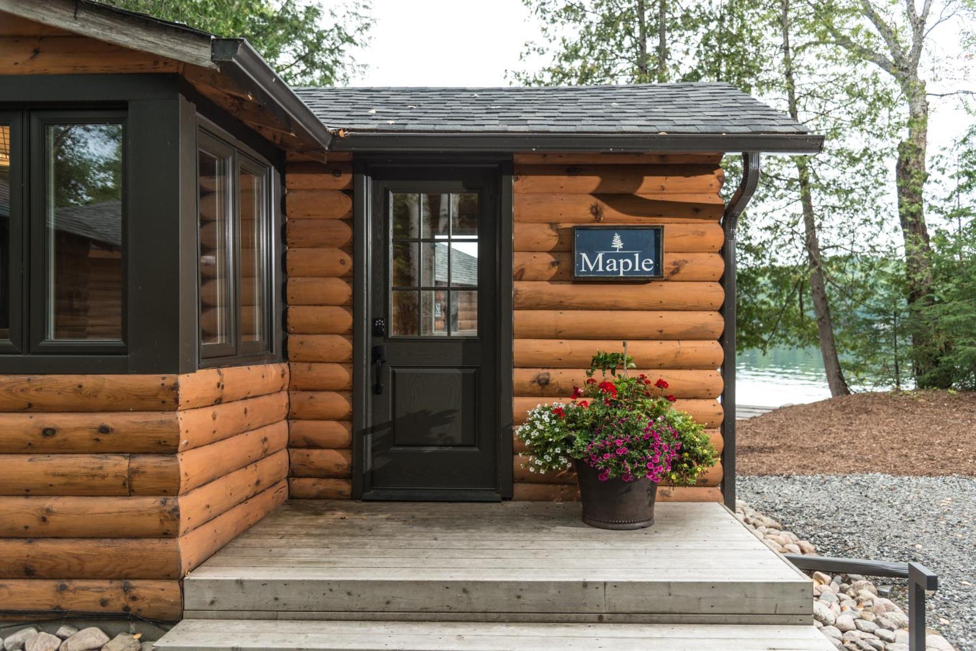 Haliburton Post House Hotel Minden Exterior foto